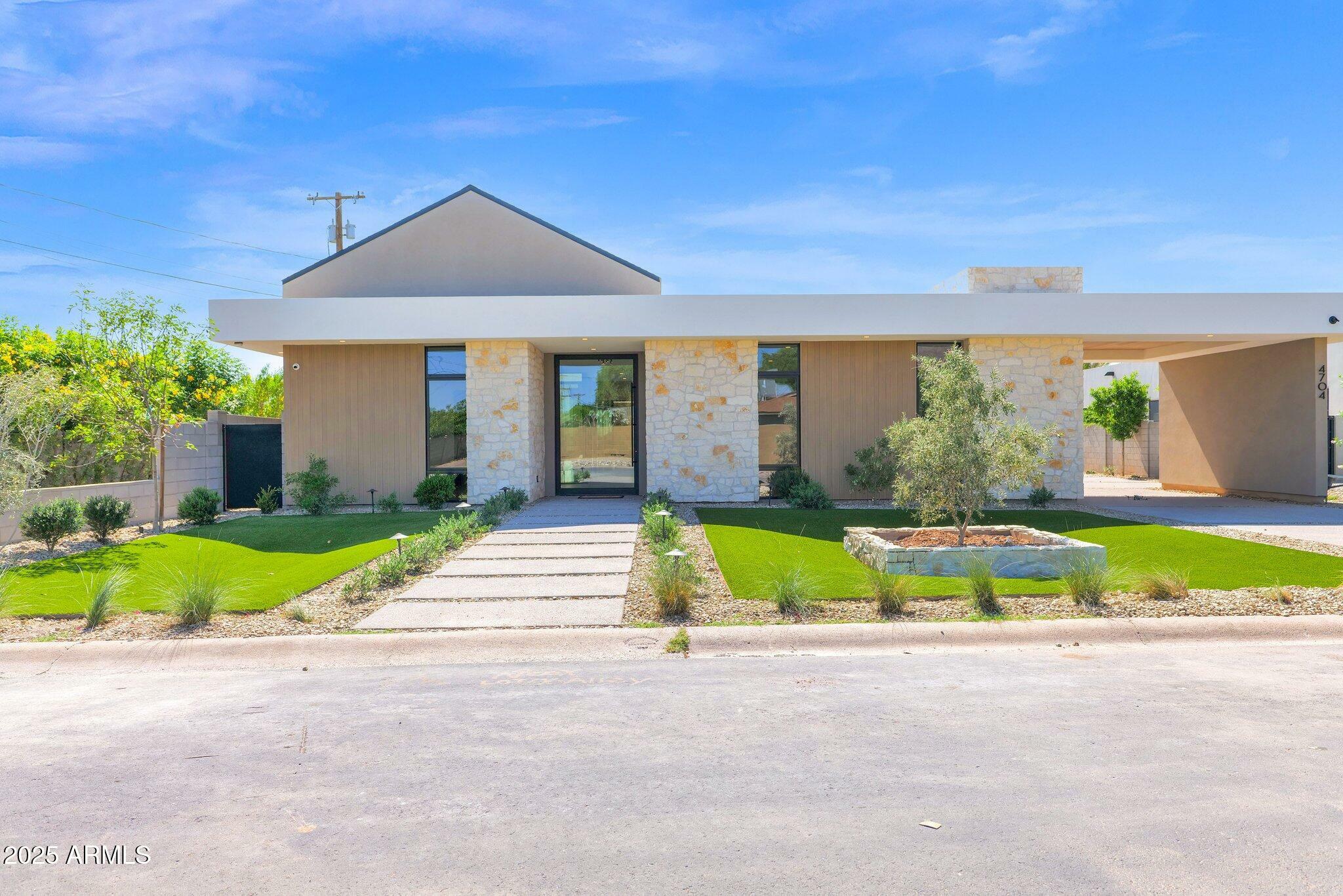 4704 N 40th Place  Phoenix AZ 85018 photo