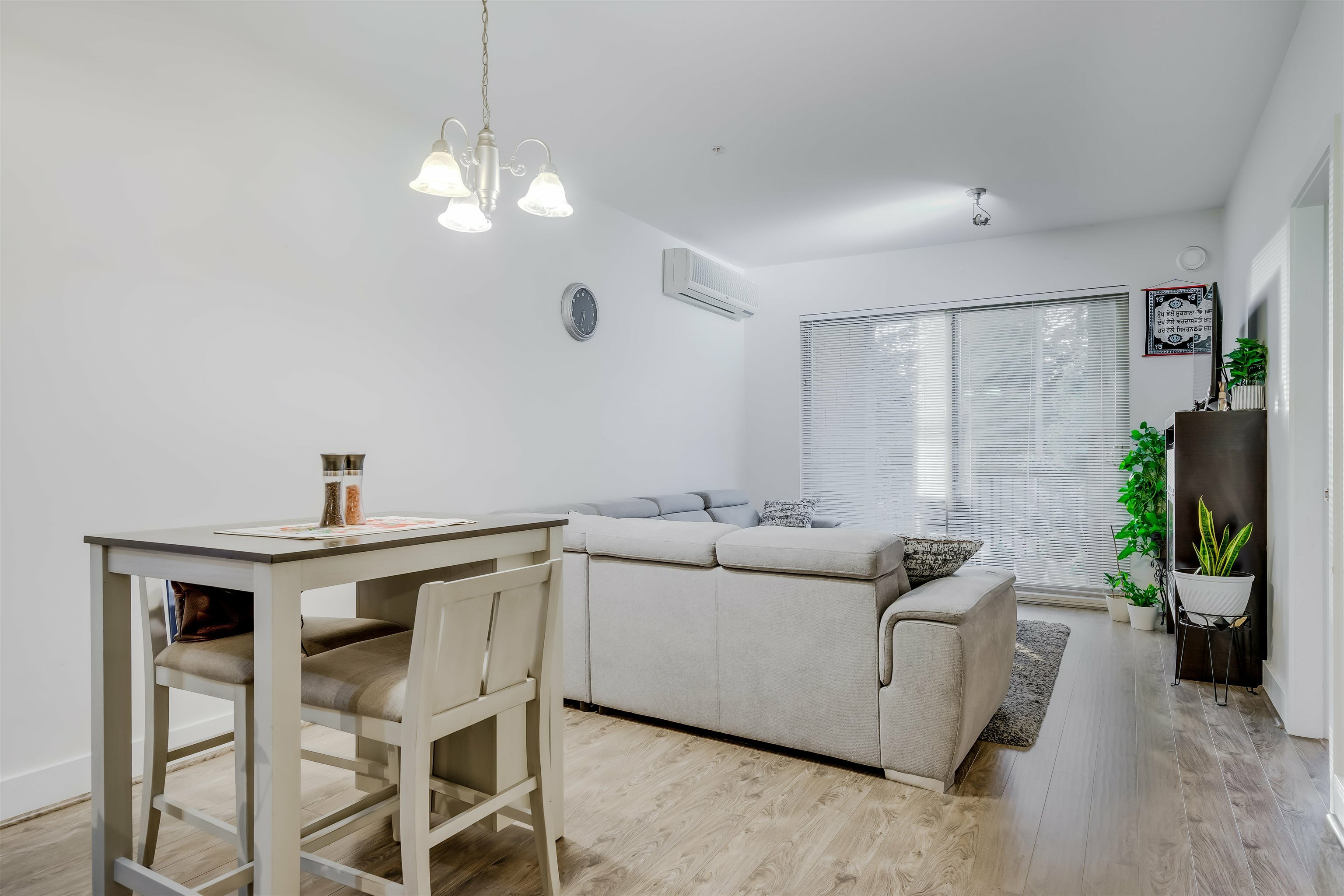 Photo de la propriété: 6688 120 Street 214 BC V3W 1T8