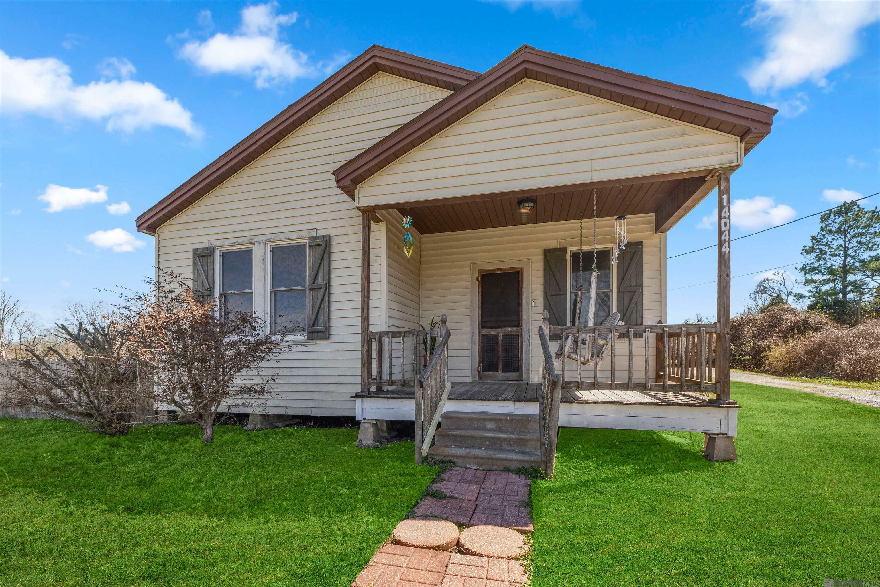 Property Photo: 14044 Chenal Rd LA 70749