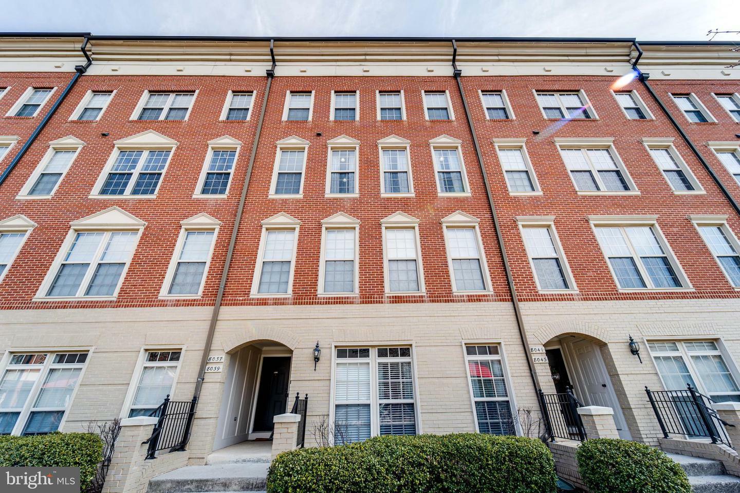 Property Photo: 8037 Crescent Park Drive VA 20155