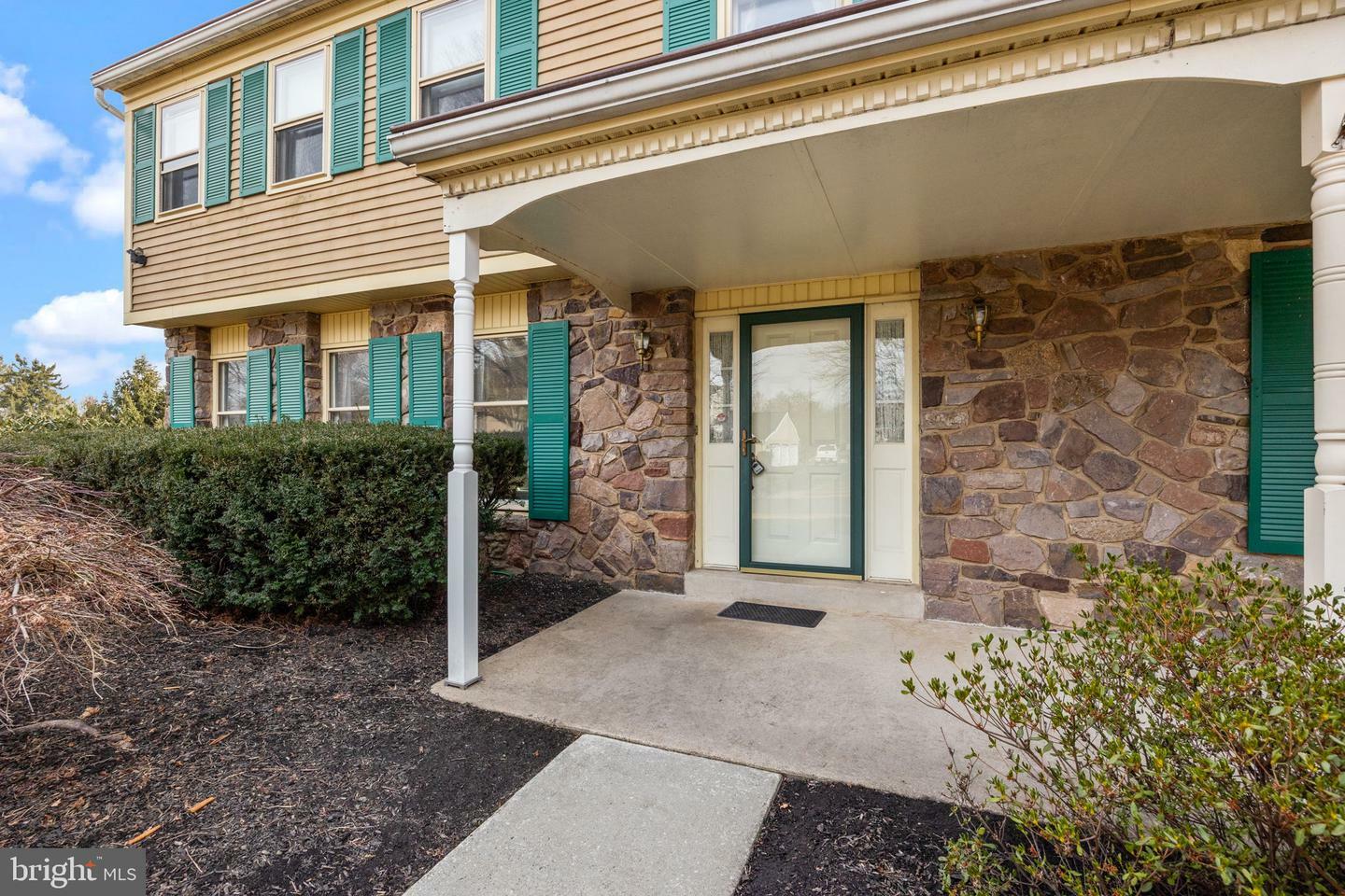 Property Photo:  1335 Knox Drive  PA 19067 