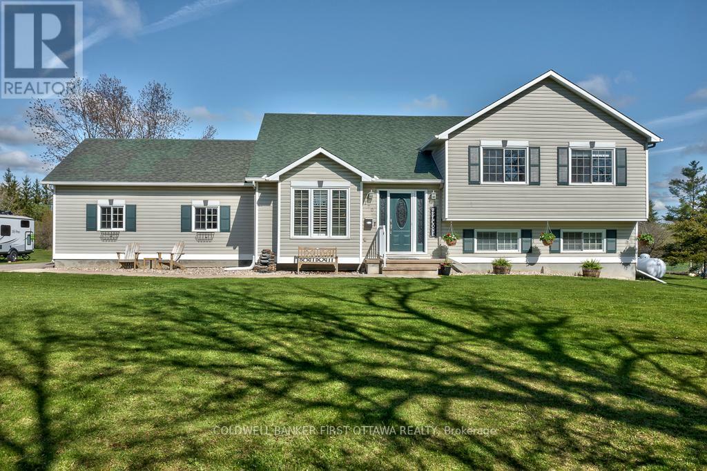 Property Photo: 170 Oakland Crescent ON K7C 3P1