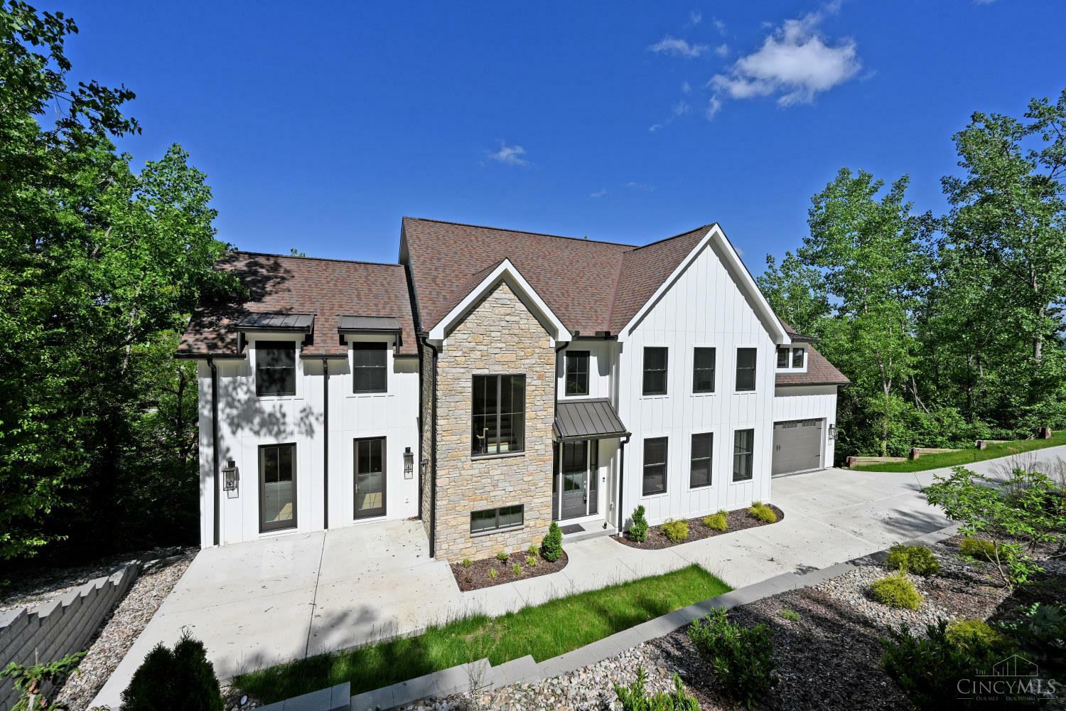 Property Photo: 1080 Tuscany Place OH 45226