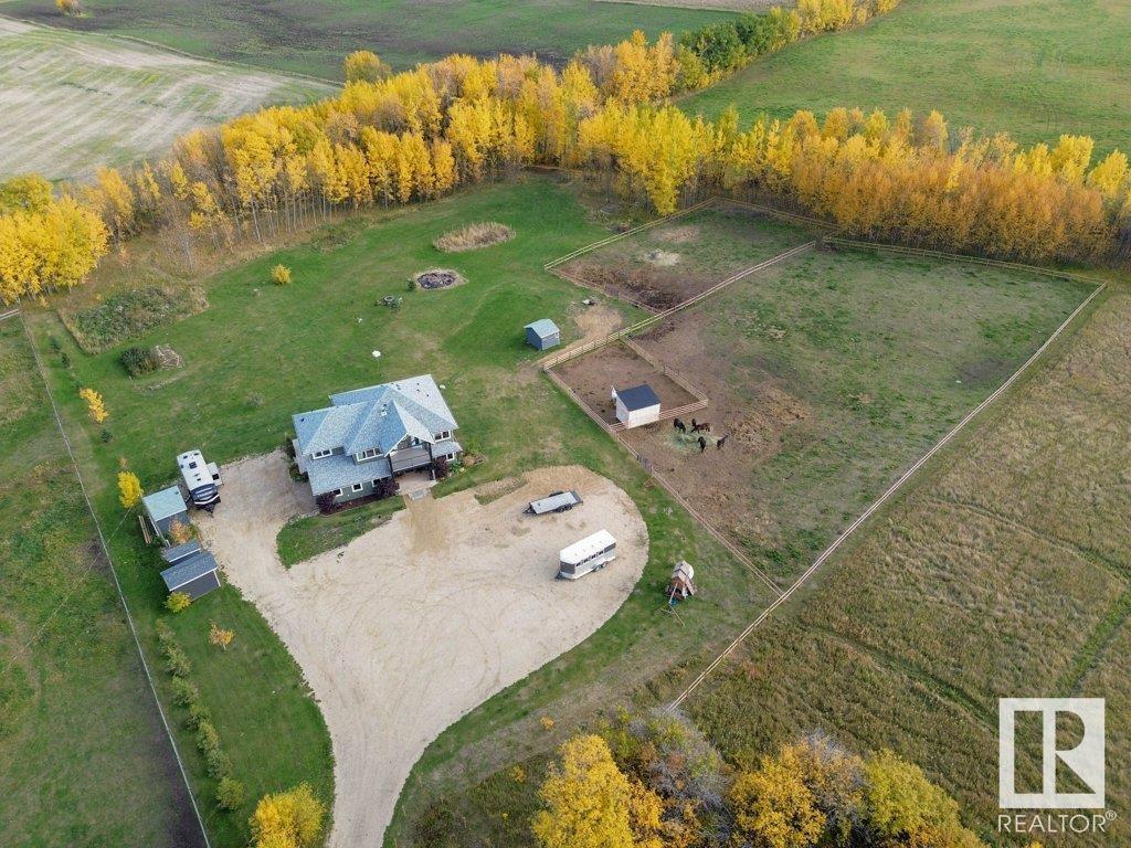 Property Photo:  19A 53509  Hwy 43  AB T0E 1V0 