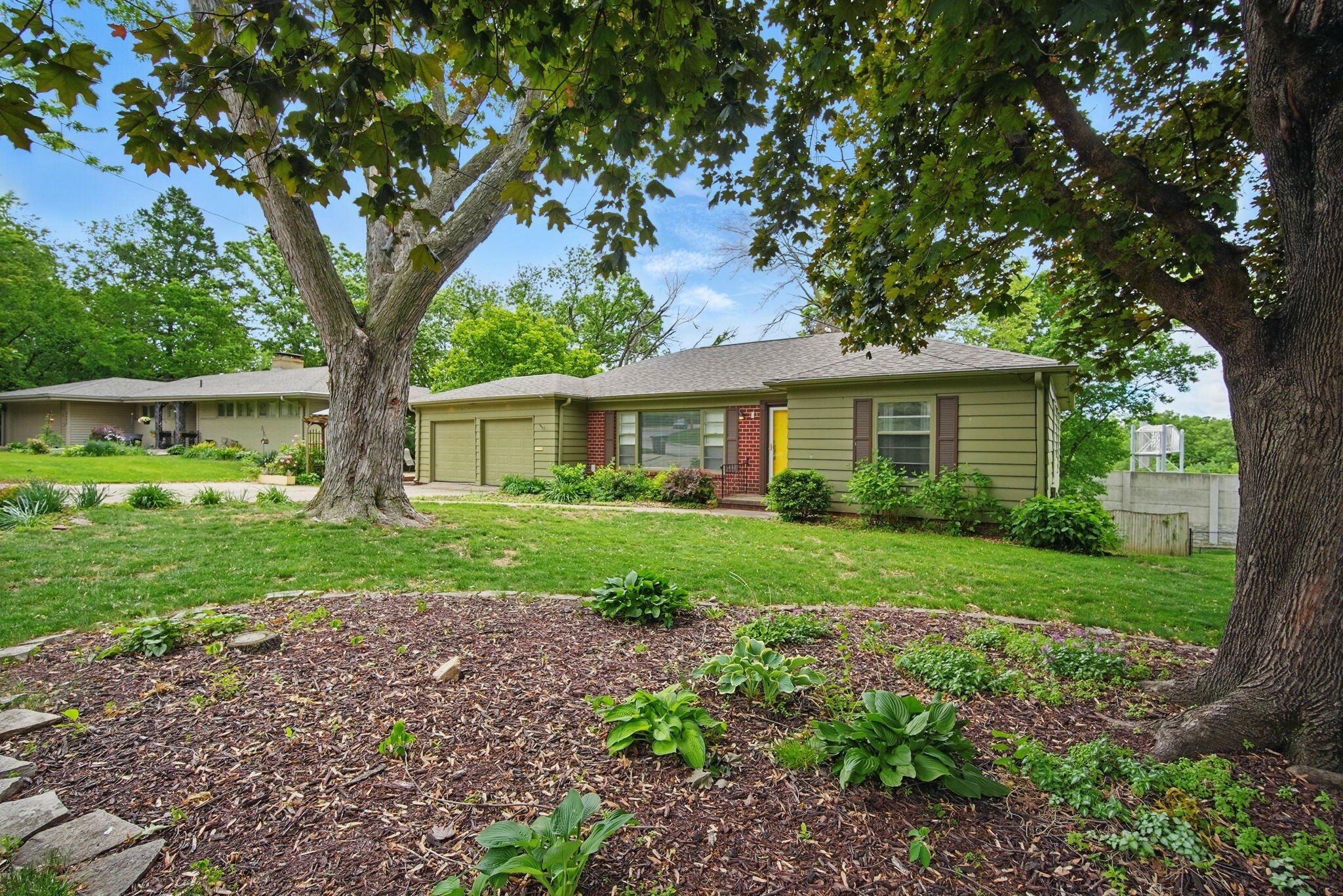 Property Photo: 5808 Chamberlain Drive IA 50312