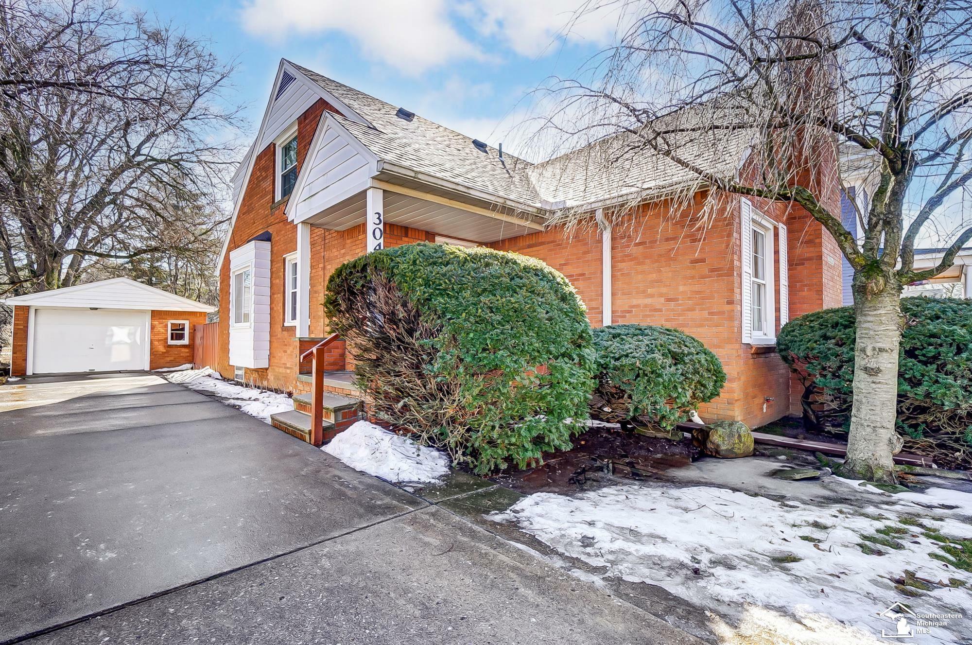 Property Photo:  304 Lavender Street  MI 48162 