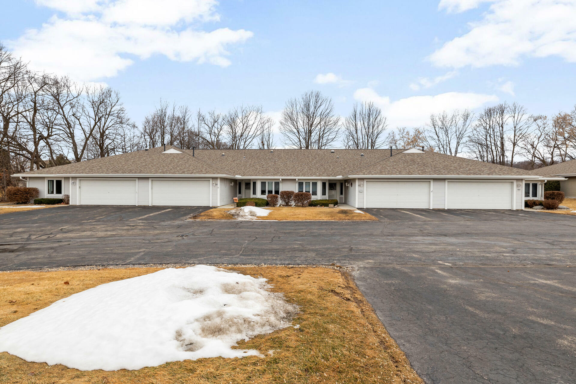 Property Photo:  607 Hartford Sq  WI 53027 