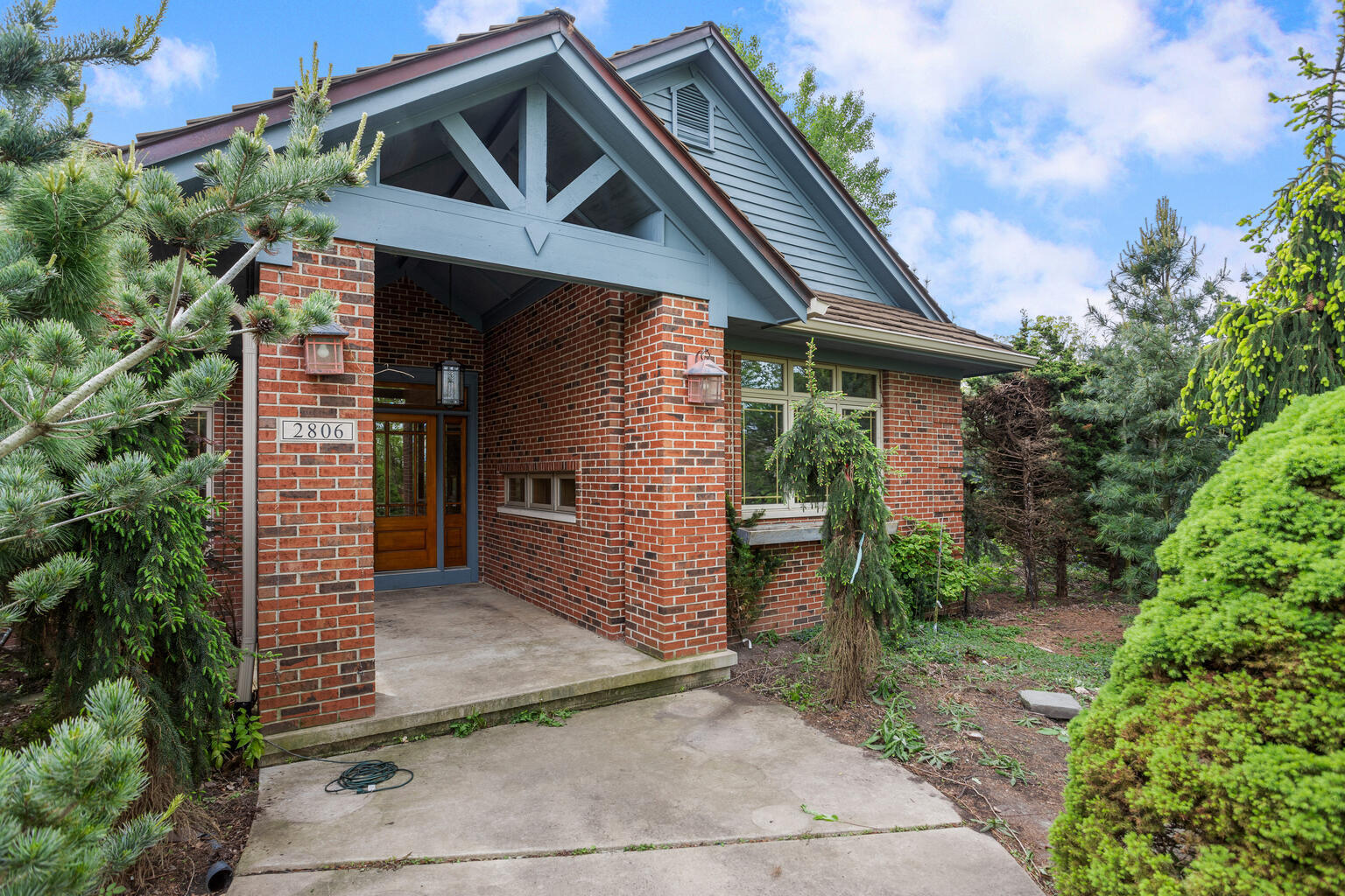 Property Photo: 2806 Oakmont Court IL 61821