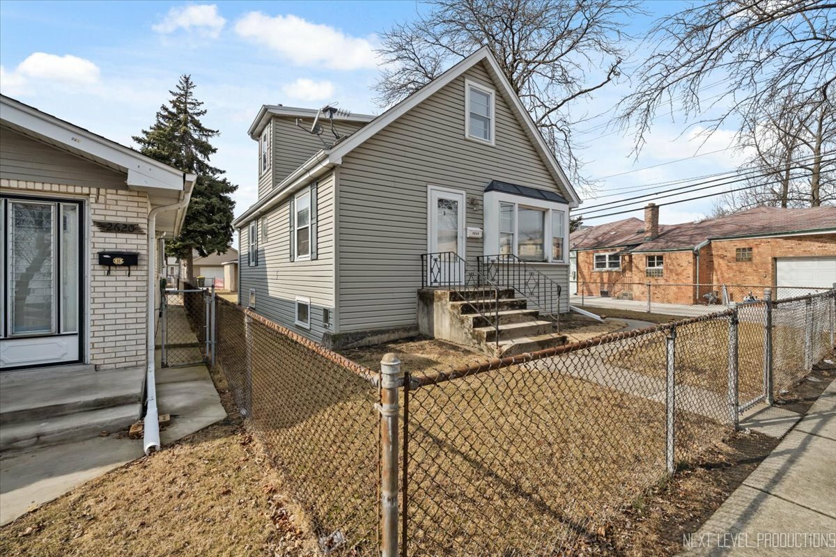 Property Photo:  2624 Hessing Street  IL 60171 