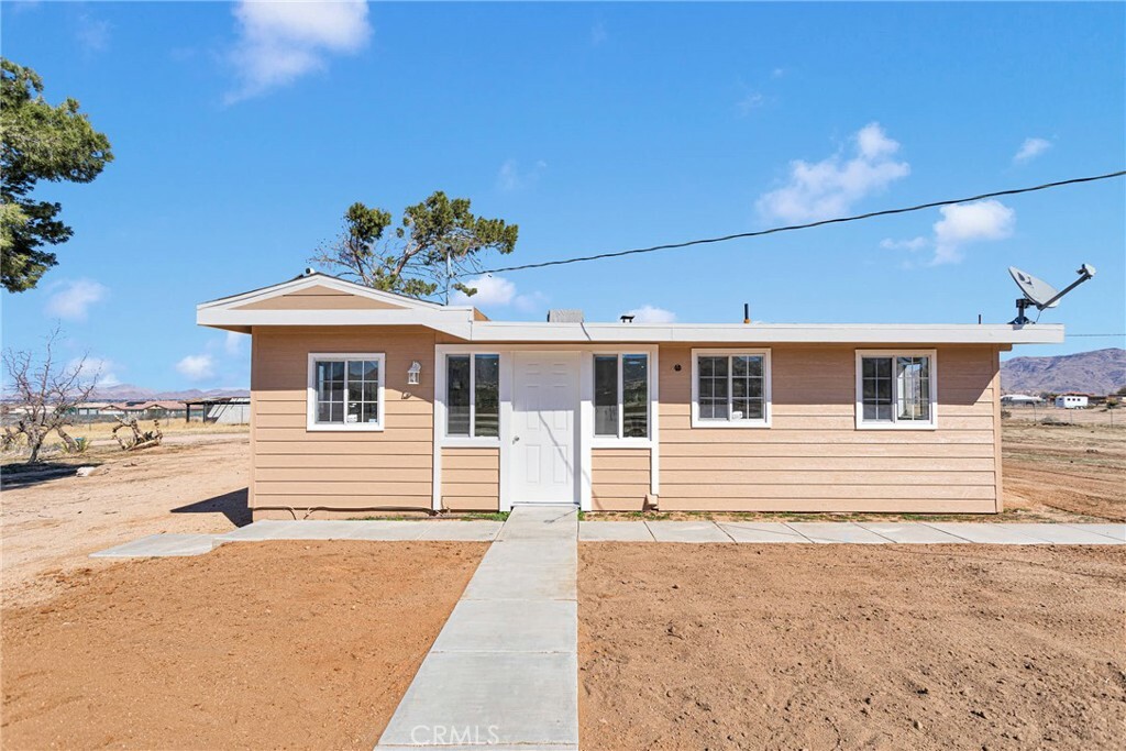 23136 Wren Street  Apple Valley CA 92308 photo