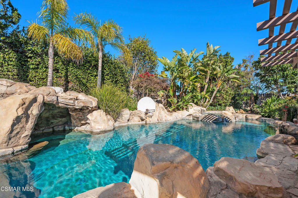 Property Photo: 1455 Calle Colina CA 91360