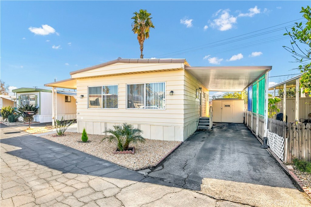 Property Photo:  332 N Lyon Avenue 25  CA 92543 