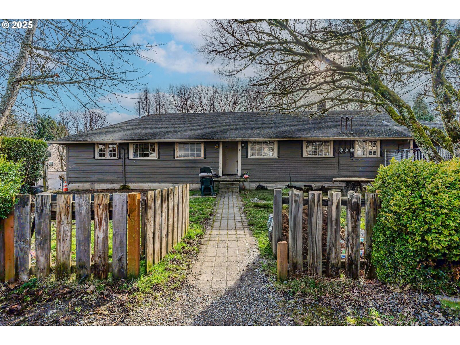 Property Photo:  934 NE Faloma Rd  OR 97211 