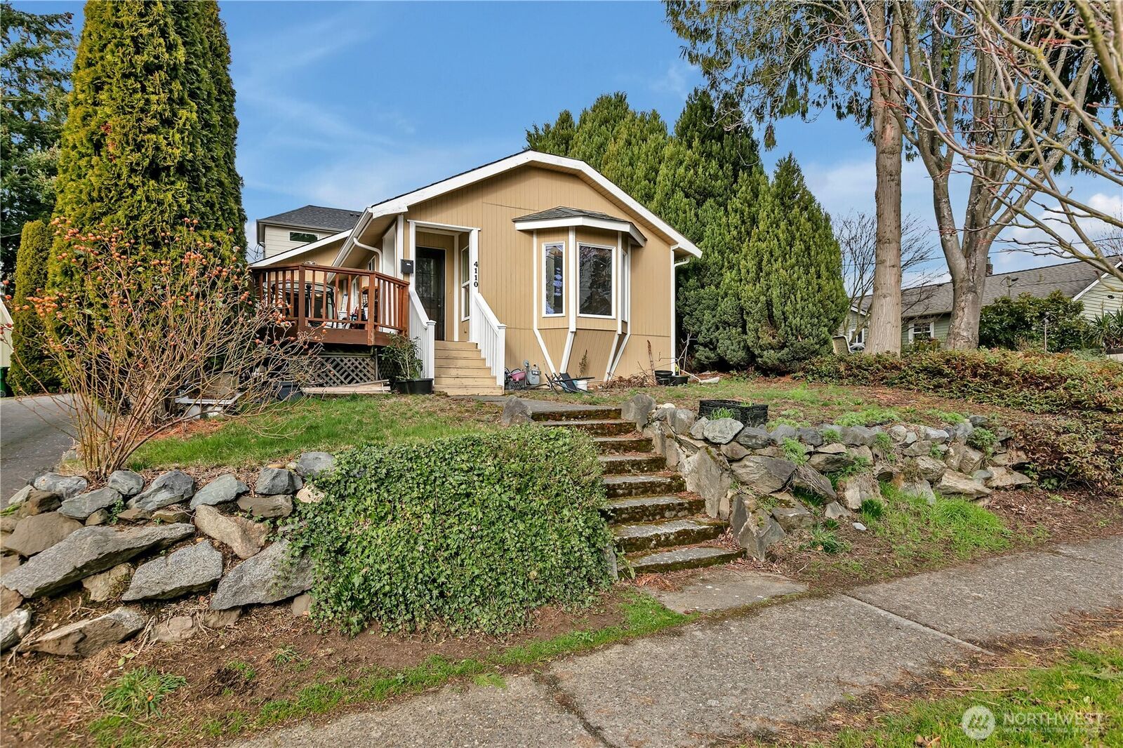 Property Photo: 4110 SW Raymond Street WA 98136