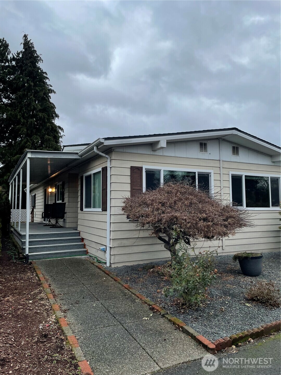 Property Photo: 1121 244th Street SW 37 WA 98021
