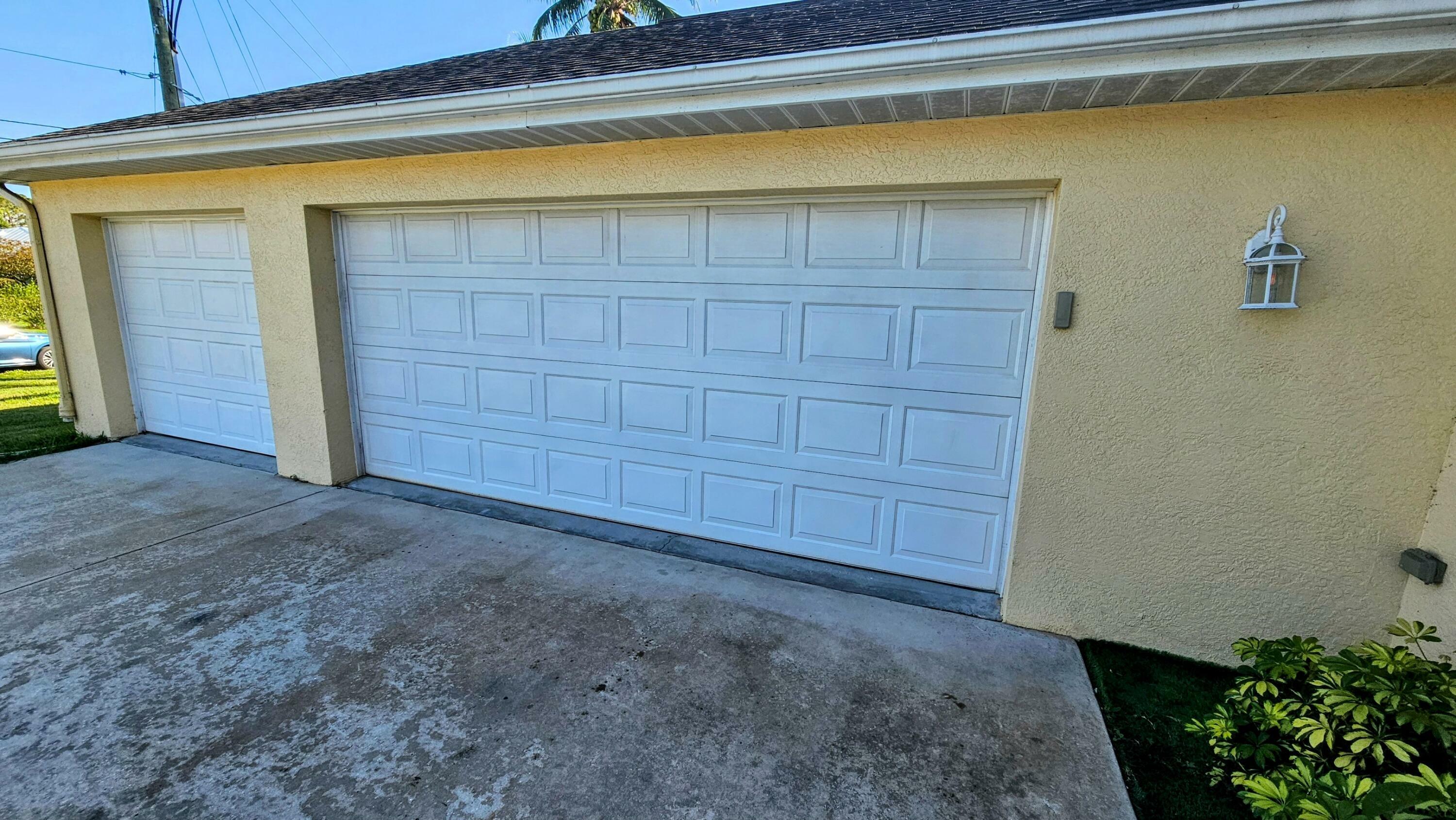 Property Photo: 219 SE Sims Circle FL 34984