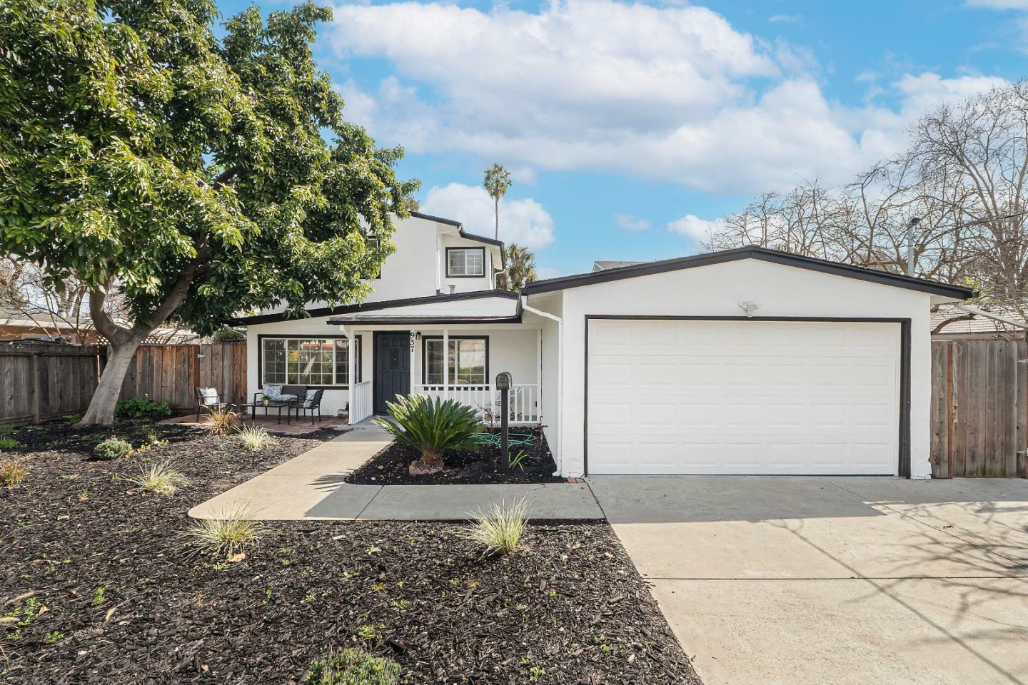 Property Photo:  937 Farley Street  CA 94043 