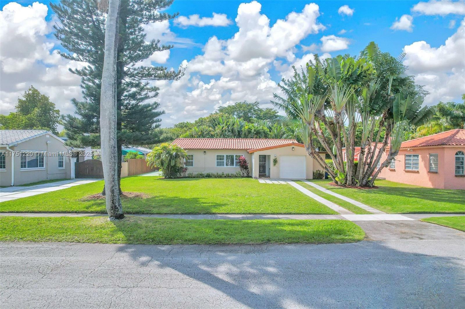 Property Photo:  1520 NE 108th St  FL 33161 