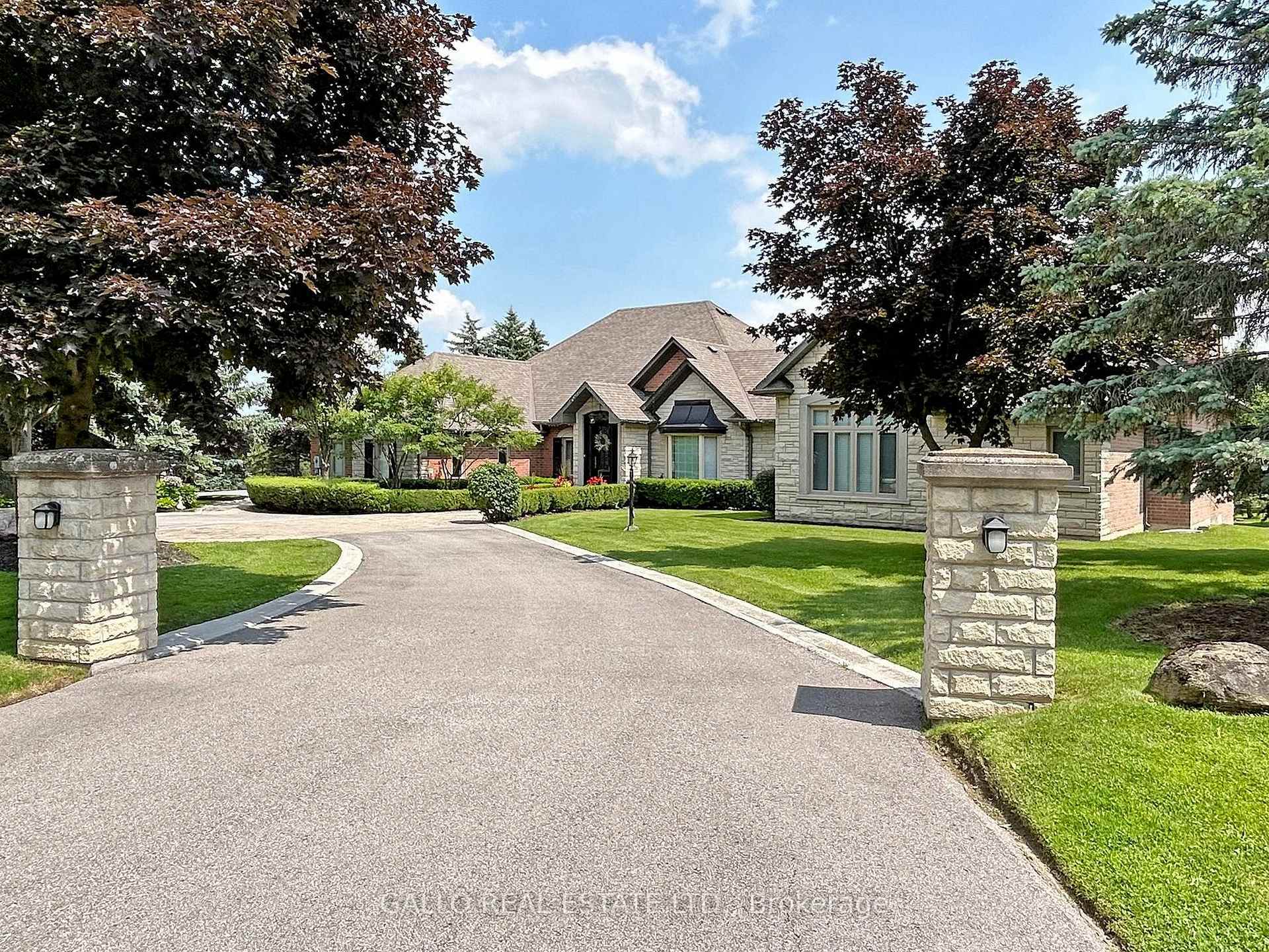 Property Photo: 56 Offord Cres ON L4G 0K5