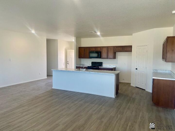 Property Photo: 7298 E 44 Ln AZ 85365