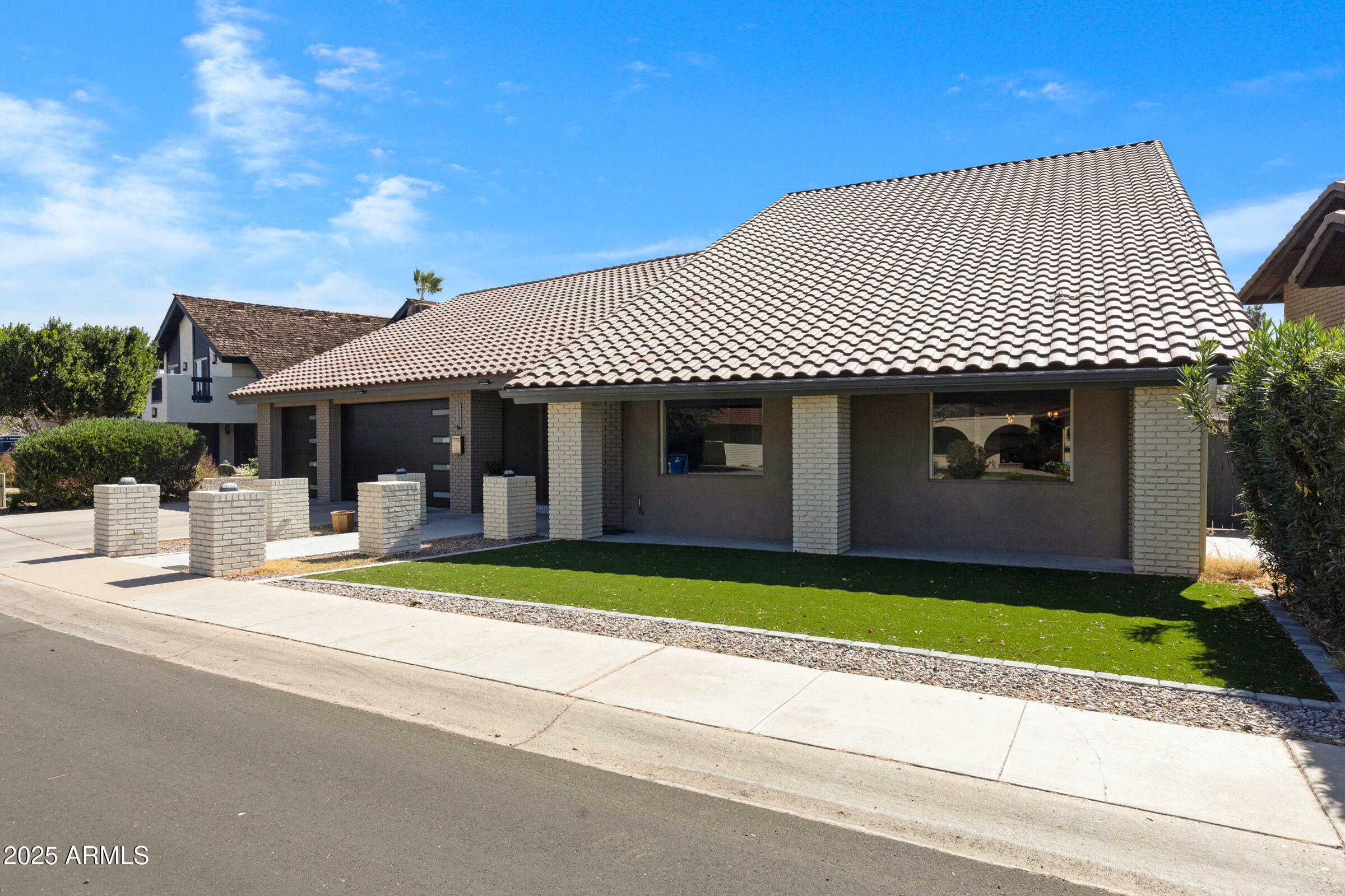 Property Photo: 1323 E Whalers Way AZ 85283