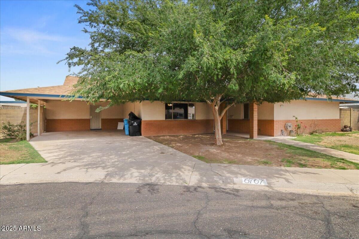Property Photo: 6707 N 42nd Avenue AZ 85019
