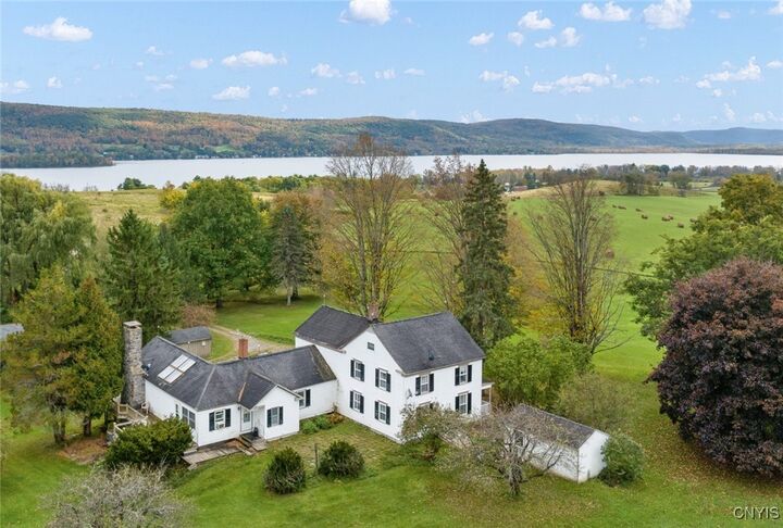 Property Photo:  217 Walters Way  NY 13439 