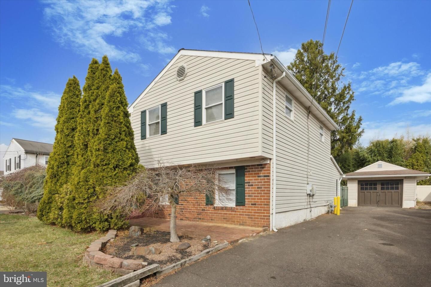Property Photo: 989 Jeffrey Lane PA 19047