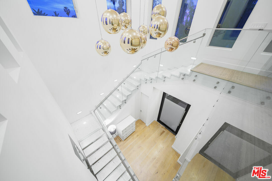 Property Photo: 310 N Lucerne Blvd CA 90004