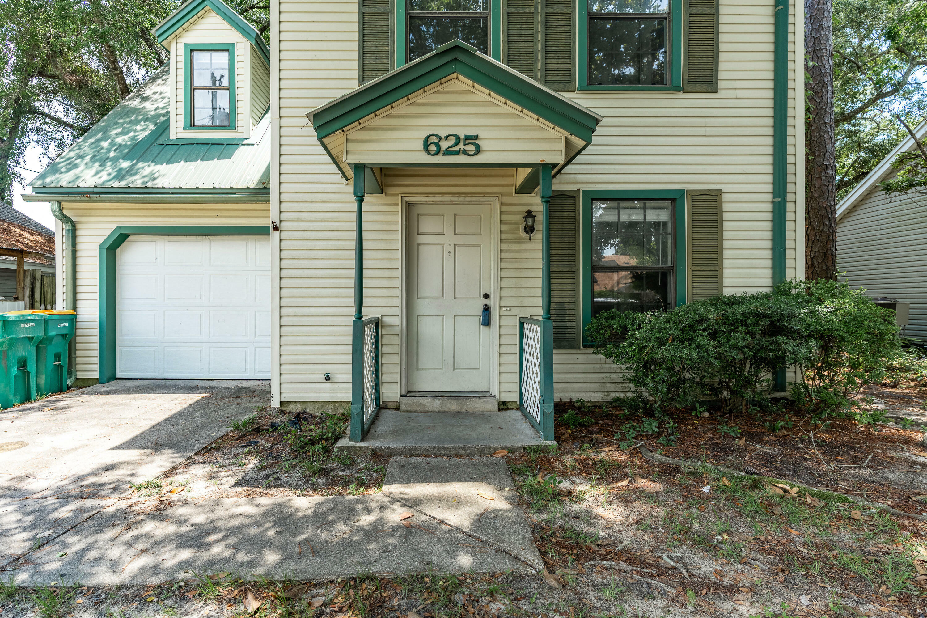 Property Photo: 625 Lloyd Street FL 32547