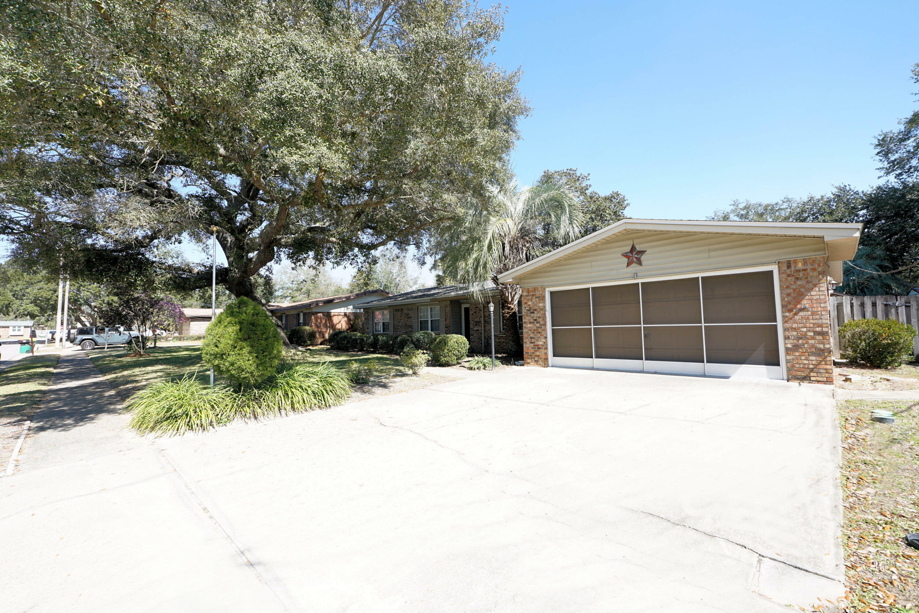 Property Photo:  108 Alan A Dale Drive  FL 32578 