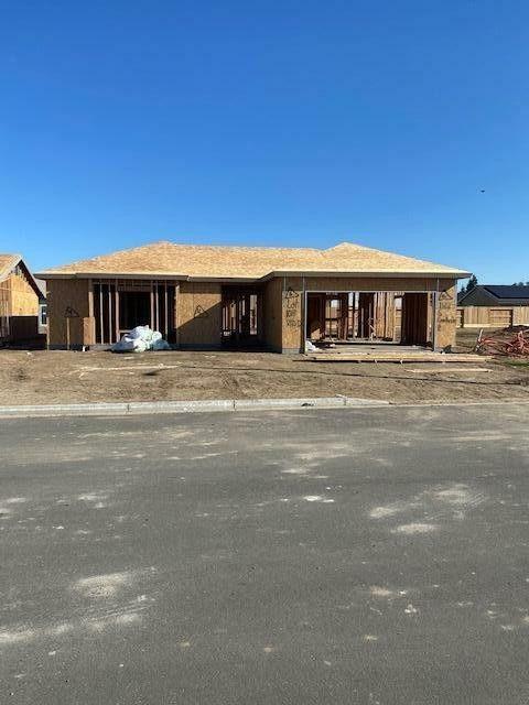 Property Photo: 1162 S Creekside Place E CA 93257