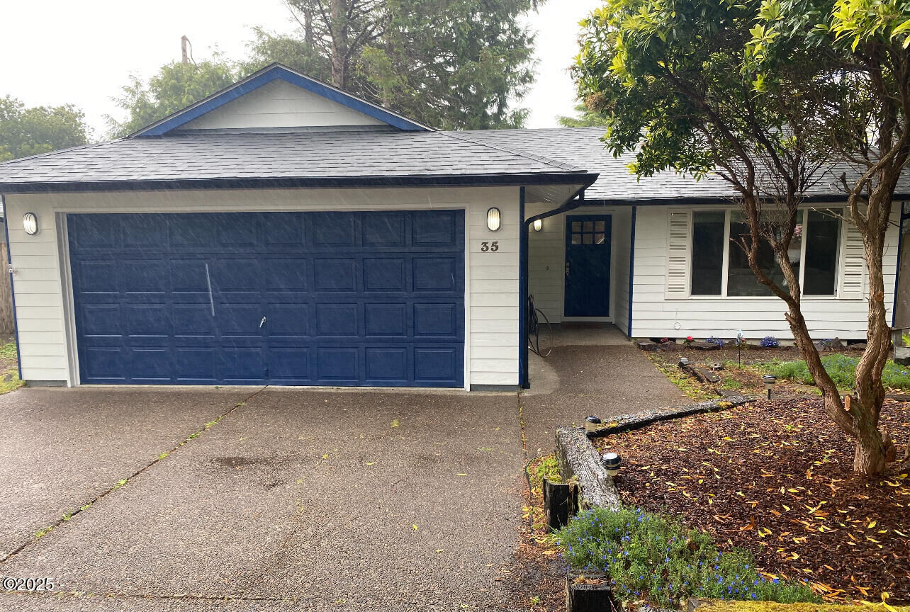 Property Photo: 35 Pacific Street OR 97341