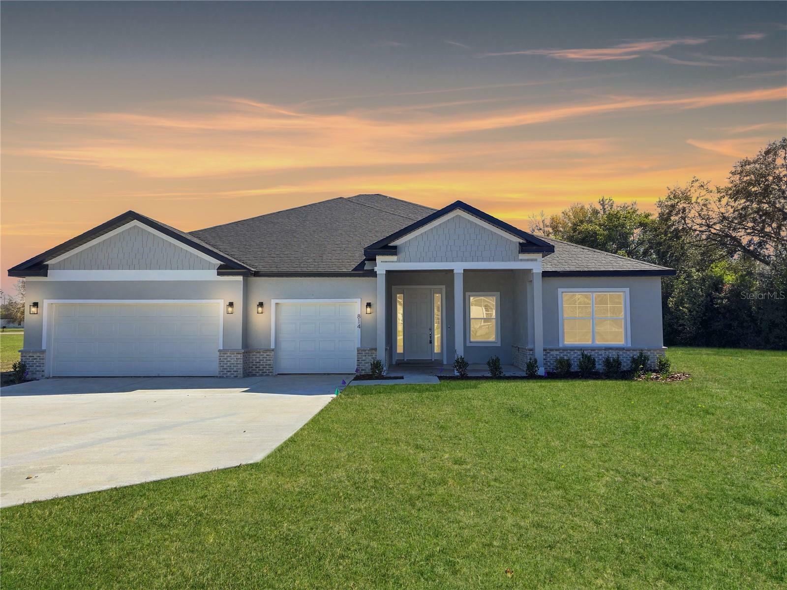 Property Photo: 814 E Bismark Street FL 34442