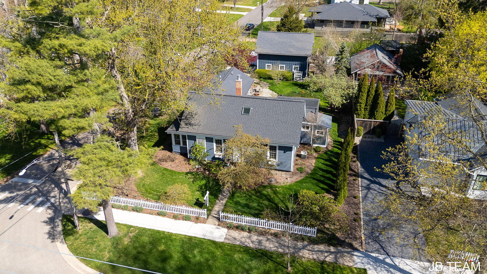 Property Photo:  810 Allegan Street  MI 49453 