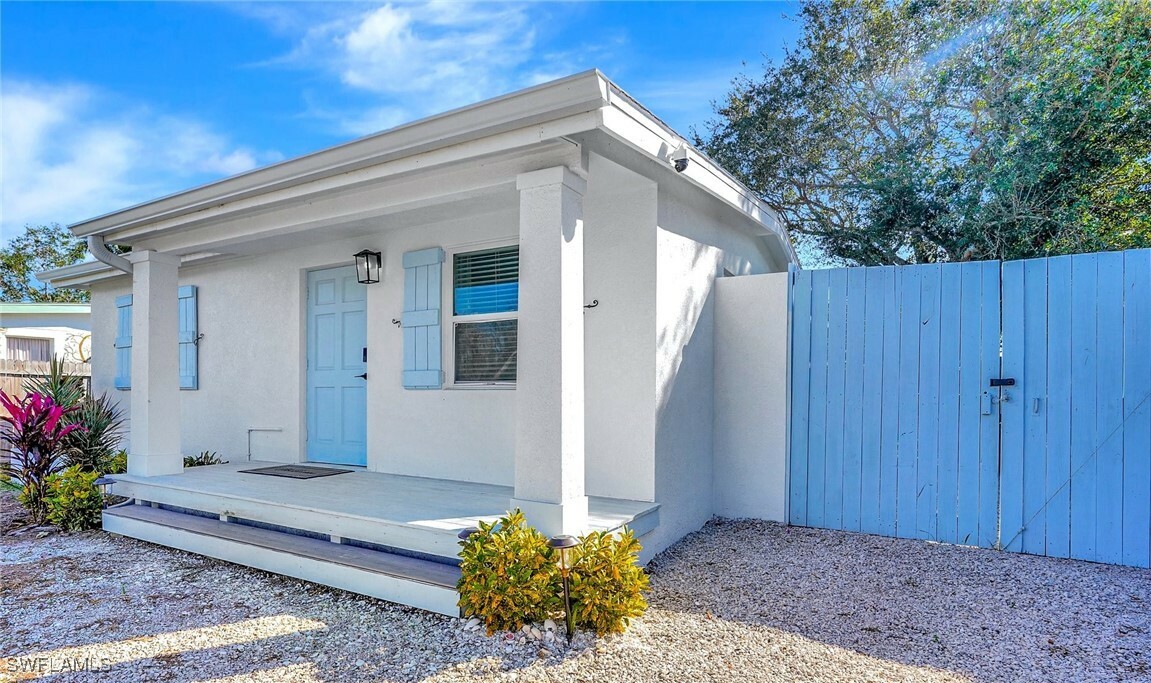 Property Photo:  3100 Connecticut Avenue  FL 34112 