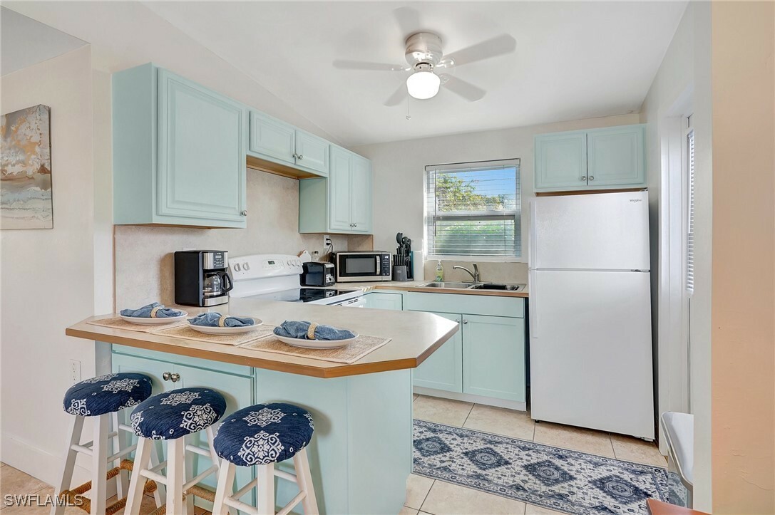 Property Photo: 3100 Connecticut Avenue FL 34112
