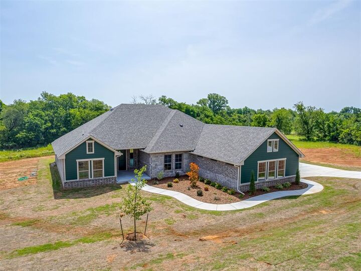Property Photo:  10200 Gentry Crossing  OK 73169 