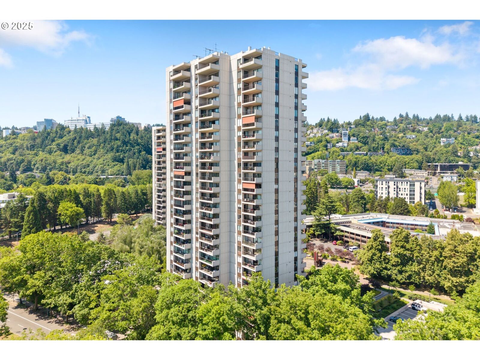 Property Photo:  2221 SW 1st Ave 422  OR 97201 