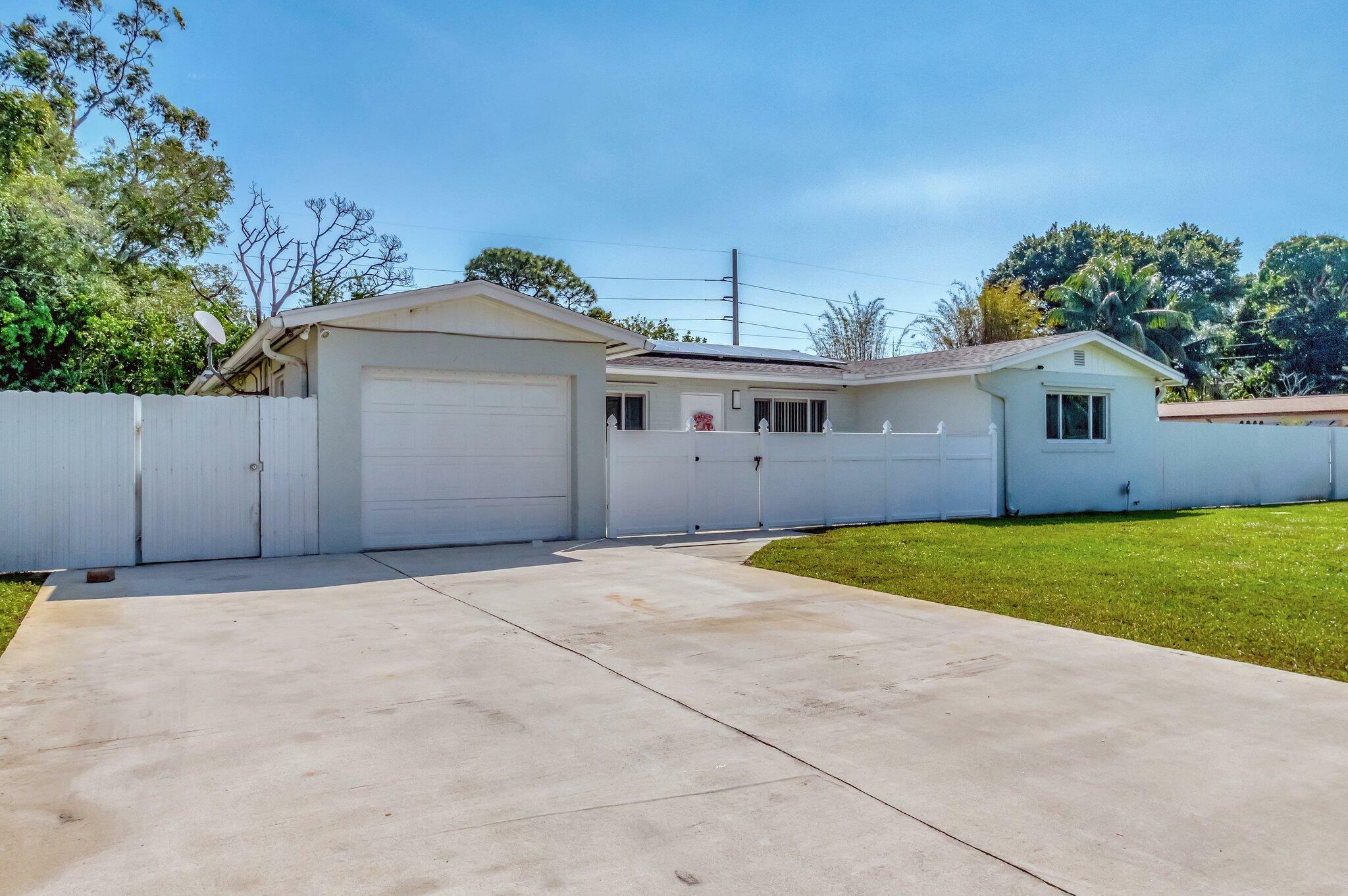 Property Photo: 628 Madeline Drive FL 33413