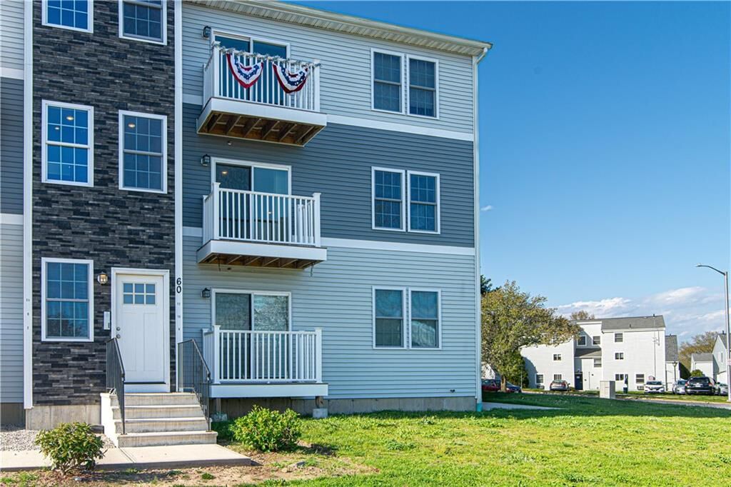 Property Photo:  60 Village Green 10  RI 02915 