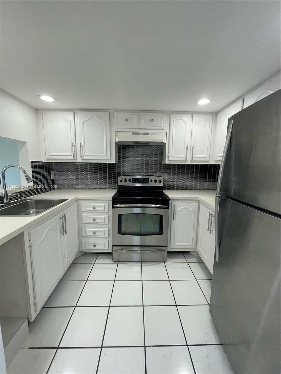 Property Photo: 13685 NE 10th Ave 302 FL 33161