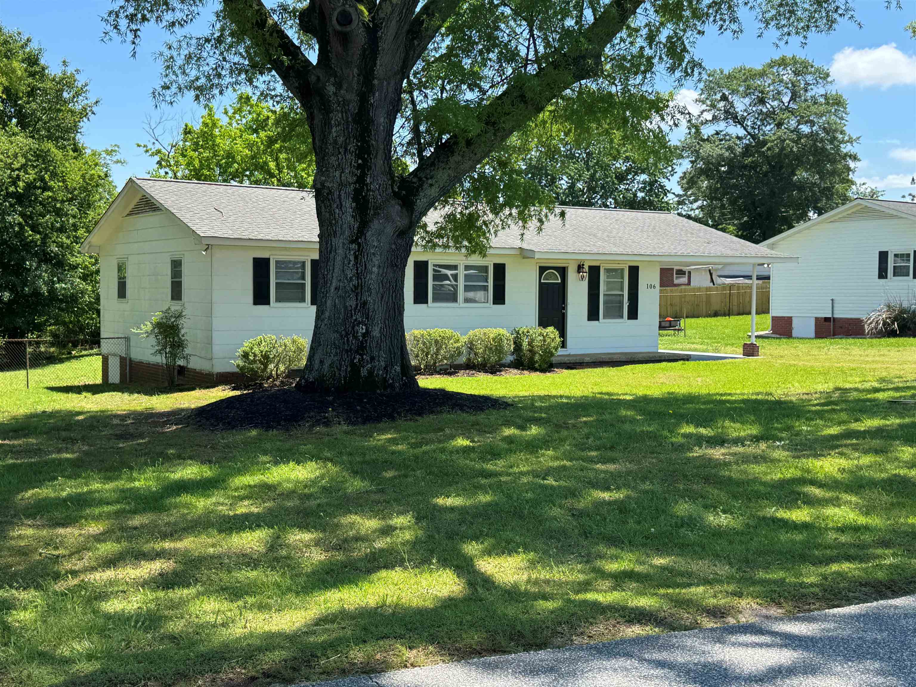 Property Photo: 106 Cloverdale Drive SC 29316