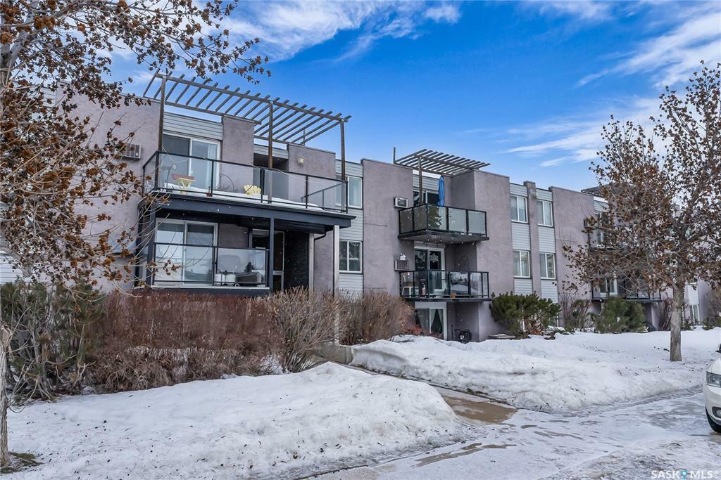 Property Photo:  315 East Place 28  SK S7J 2Y4 