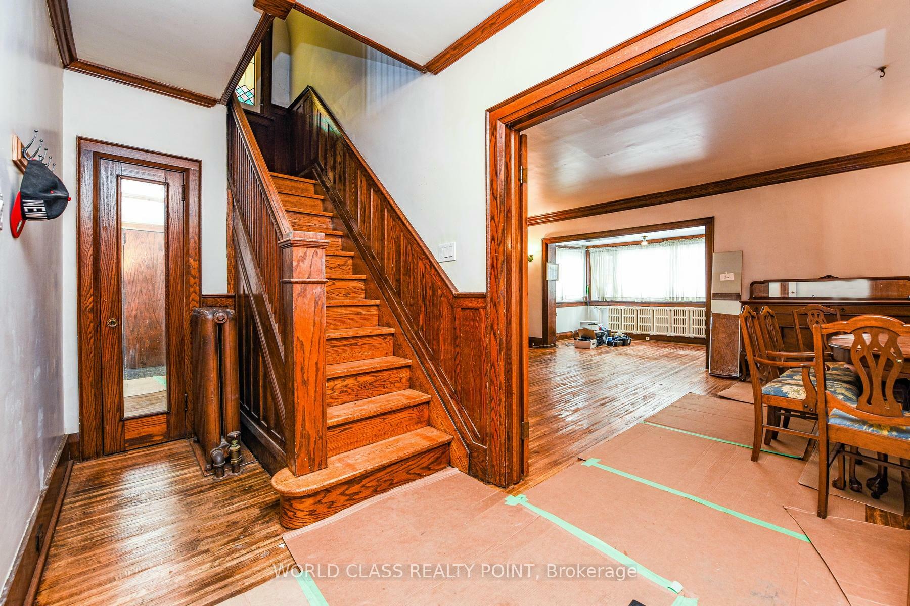 Property Photo: 18 Glendale Ave ON M6R 2S7