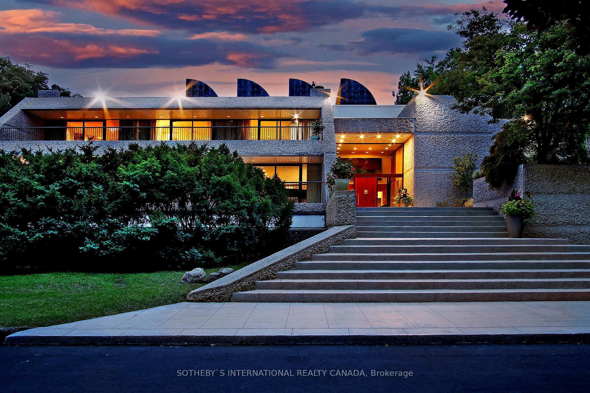 Property Photo: 30 High Point Rd ON M3C 2R3