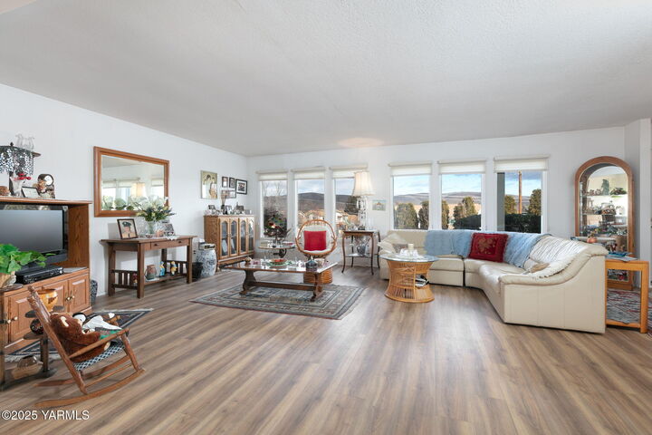 Property Photo: 3008 Englewood Ave 31 WA 98902