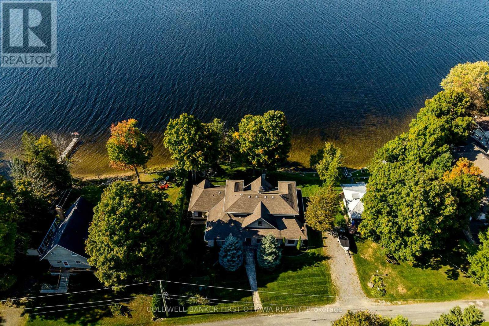 Photo de la propriété: 125 & 126 Munro Lane ON K7C 3P2