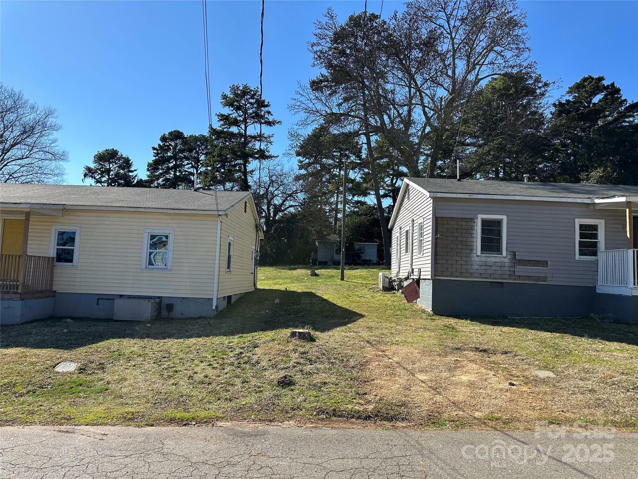 Property Photo:  2513 Eddington Street  NC 28208 