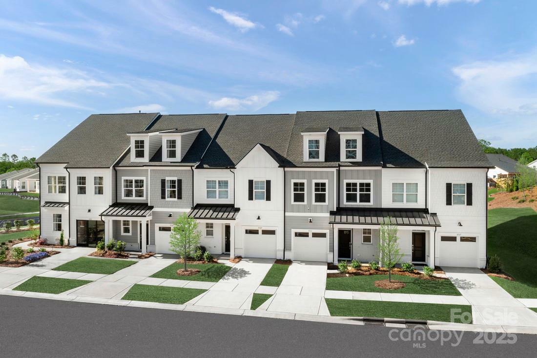 Property Photo: 3051 Finchborough Court 219 NC 28269